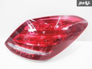 点灯確認済み！！ メルセデスベンツ 純正 W205 Cクラス LED テールライト テールランプ 右 右側 A2059061457 即納 棚24H