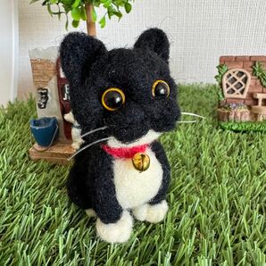 羊毛フェルト鈴を付けた黒猫さん♪