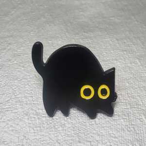 黒猫 威嚇 ピンバッジ ピンズ■ブラックキャット ねこ ネコ 可愛い アクセサリー おしゃれ お洒落 CARRY ON イギリス 英国 GB イングランド