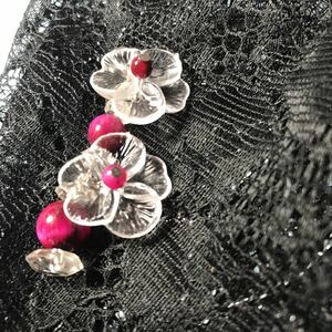 マゼンタピンクタイガーアイと水晶と透明花のストラップ