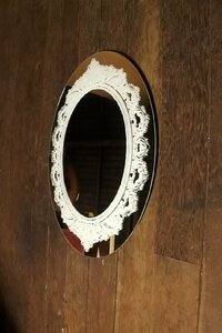 umbra アンブラ 壁掛け 鏡 オーバルミラー クラッシック ウォールミラー/ミルクペイント ホワイト 彫刻 アンティーク