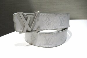 ルイヴィトン LOUIS VUITTON ベルト サンチュール・LVイニシャル モノグラム 100/40 ホワイト 中古 Bランク BRB・バッグ・財布