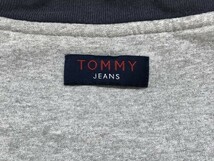 TOMMY JEANS トミージーンズ メンズ ロゴ刺繍 裏起毛 プルオーバー トレーナー 杢グレー_画像2