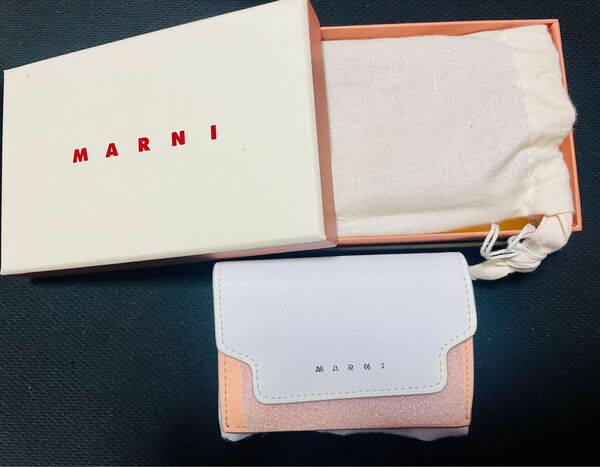 値下 セール 【新品 未使用】正規品 マルニ 三つ折りミニ財布 金ロゴ 箱完備