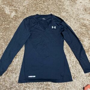 t13 UNDER ARMOUR HEARTGEAR サイズXL表記 中国製