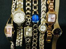 宝飾腕時計など 140本 大量 folli follie ROBERTA FOSSIL GUESS ダイアモンドクォーツ CARAVELLE等 ゴールド シルバーカラー まとめて F64_画像3