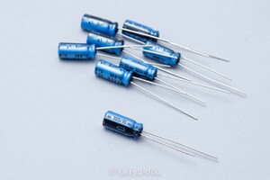 ニチコンKT　16V／100μF　アルミ電解コンデンサ（オーディオ用105℃対応品）　新品8個セットA