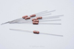 RN60D　4.7kΩ（4701F）　1/4W　Vishay/DALE　金属皮膜抵抗　新品8個セットA