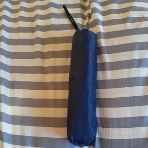 【即決／送料無料】トップバリュ　折りたたみ傘　紺色　55cm