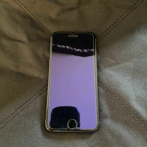 超美品！送料無料！iPhone SE 64GB SIMフリー ブラック　ゴリラガラスフィルム付き　iFACEのカバー付属