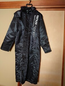 DESCENTEのベンチコート大きめMサイズ。色濃い紺色。(黒に近いです)。新品みたいにキレイです。