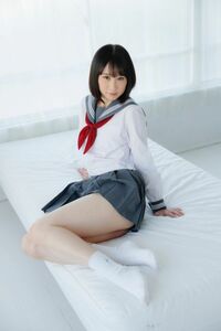 コスプレROM写真集「れいリズム」なるみれい超ミニスカート制服JKランジェリー巨乳パンチラ