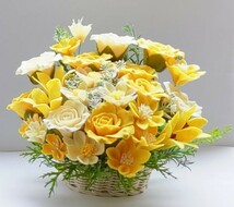 ☆フェルトで作った黄色いバラの花とユリの花、可愛い花たち☆_画像2
