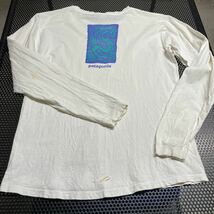 90s USA製 パタゴニア patagonia 長袖 プリントTシャツ 白 ホワイト ビンテージ vintage Mサイズ 色変色してます（洗濯済み 穴多数あり_画像4