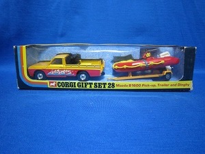 77 絶版 貴重　CORGI TOYS　GS28 Mazda B1600 Pick-up. Trailer and Dinghy