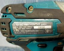 【NY586】makita マキタ 充電式インパクトドライバ TD136D 14.4V バッテリー2個 BL1430 充電器 DC18RF ケース付き _画像4