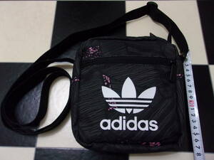 adidas ショルダーポーチ 約17.5×15.5×5.5cm アディダス 総柄 肩掛け ミニバッグ カバン 鞄 服飾小物 服飾雑貨 スポーツ ストリート系