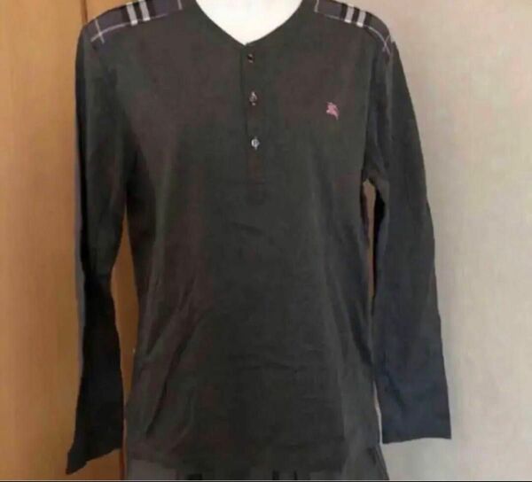 バーバリーブラックレーベル BURBERRY BLACK LABEL長袖Tシャツ　トップス　シャツ