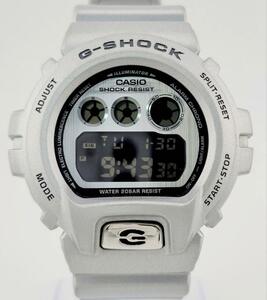 美品　CASIO カシオ Gショック G-SHOCK 30周年記念モデル DW-6930BS SS×ラバー QZ デジタル文字盤　シルバー　ホワイト