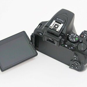 ◇美品【Nikon ニコン】D5600 ダブルズームキット 予備バッテリー付き デジタル一眼カメラの画像2