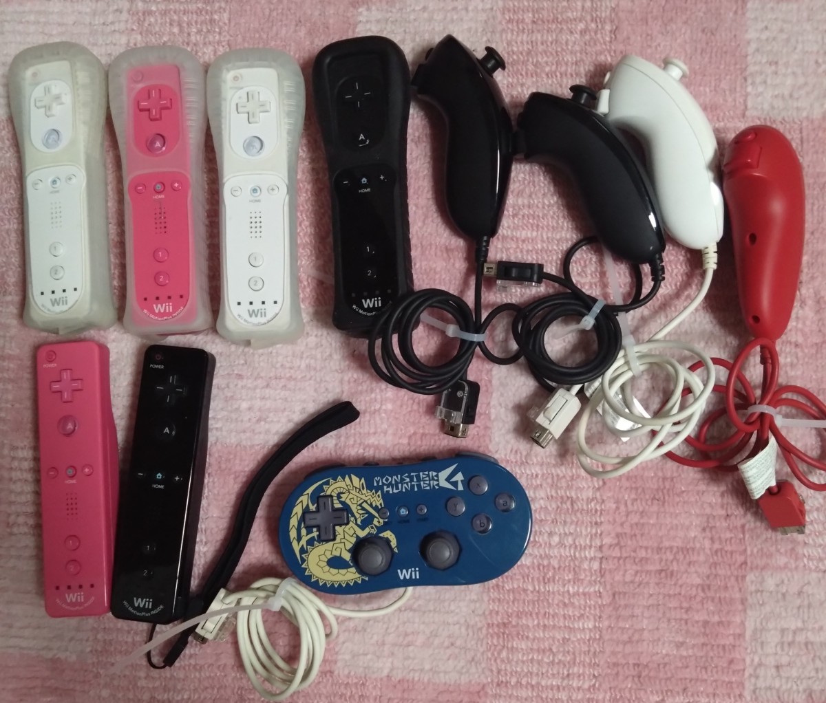 Wiiリモコンまとめて7個セット W1 リモコン/ヌンチャク/ジャケット/ハンドルセット 任天堂純正/動作品 Wiiリモコンまとめて7個セット W1 リモコン/ヌンチャク/ジャケット/ハンドルセット 任天堂純正/動作品