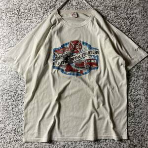 【90sUSA製】袖シングルステッチ　消防車　ビンテージプリントTシャツ ボロ　ホワイト　2XLサイズ 古着　半袖Tシャツ 