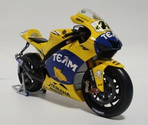 PMA MINICHAMPS 1/12 2006 キャメル ヤマハ YZR-M1 ロッシ 純正 TEAM ロゴ バージョン Moto GP ミニチャンプス CAMEL YAMAHA Rossi_画像4