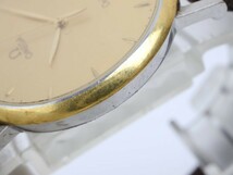2402-556 オメガ クオーツ 腕時計 OMEGA デビル 日付 金色文字盤 コンビカラーケース 背面記念刻印有り_画像3