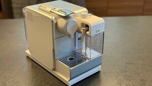 NESPRESSO ネスプレッソ コーヒーメーカー　F521