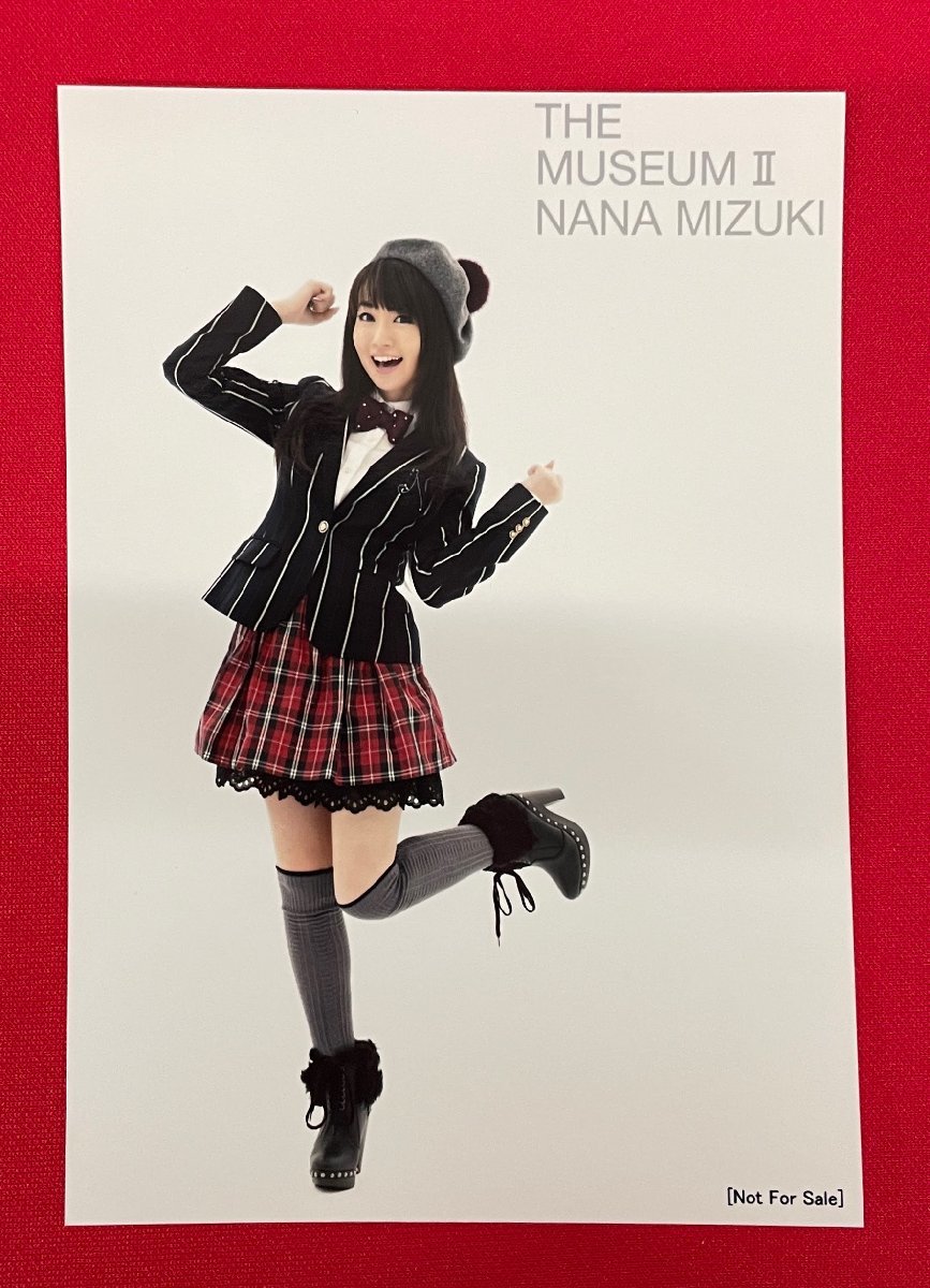 Mizuki Nana / THE MUSEUM2 Foto für Sonderangebot im Geschäft, nicht zu verkaufen, Original, selten, A15007, Antiquität, Sammlung, Gedruckte Materialien, Bromid