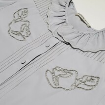 HANAE MORI ハナエモリ グレー系 襟フリル 刺繍 ブラウス サイズ9（約Mサイズ相当）_画像7
