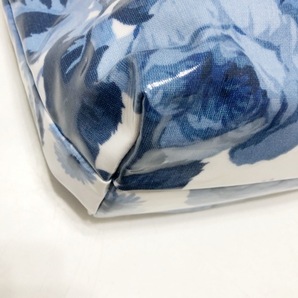 シンクビー ThinkBee トートバッグ - コーティングキャンバス 白×ブルー×マルチ 花柄 美品 バッグの画像5