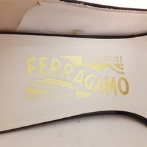 サルバトーレフェラガモ SalvatoreFerragamo パンプス 6 C - エナメル（レザー） 黒 レディース リボン/オープントゥ 靴_画像5