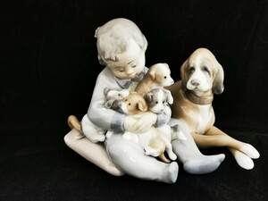 ★美品 リヤドロ LLADRO フィギュリン ★男の子と母犬と子犬 ドッグ たわむれ★ 5456 陶器人形 置物 DOG オブジェ インテリア ★