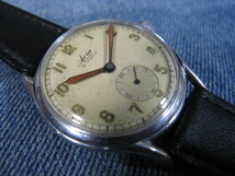 1940年代 AVIA 33mm ミリタリー アンティーク手巻腕時計 稼働品 注油済み _画像1