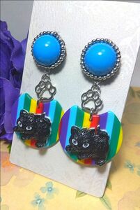 カラフルプレート黒猫さん　ハンドメイド　イヤリング　ピアス