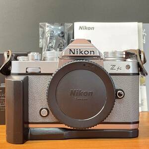 Nikon Z fc プレミアムエクステリア ナチュラルグレー張替え ボディ ウッドグリップ バッテリー付き ニコン zfc