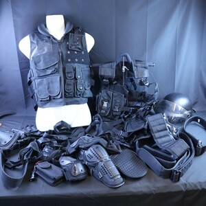 装備品おまとめ 黒装備 SWAT ベスト ヘルメット マガジンポーチ ベルト 装備 #S-6402
