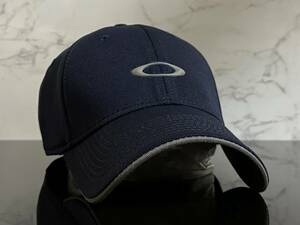 【未使用品】48F 上品★OAKLEY オークリー キャップ 帽子 CAP 上品で高級感のあるネイビーの伸縮素材にグレーロゴ《伸縮前58㎝-62㎝位迄》