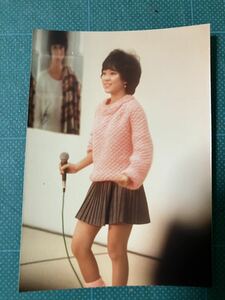 【蔵出】　つちやかおり　写真(当時物) ミニスカ　80年代アイドル 
