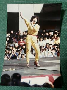 【レア】柏原芳恵　写真(当時物) 全身黄色　80年代アイドル