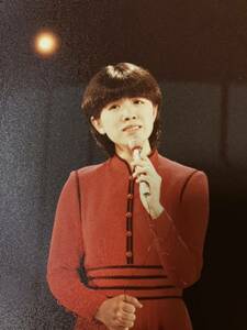 【2枚セット】森昌子　写真2枚(当時物) 赤と白　昭和タレント　70年代アイドル