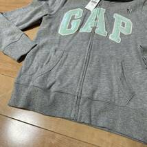 新品GAPスパンコールロゴ　ジップアップパーカー3900円130 春先羽織り　女の子子供服キッズ_画像2