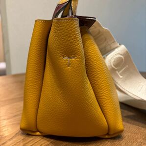 未使用 TOD'S トッズ 2way ハンドバッグ Tチャーム レザーバッグミニ XBWAPAF レザー イエロー シルバー金具の画像5