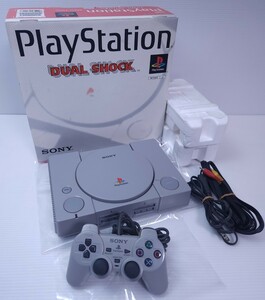 美品 / 動作品 レトロゲームPS1 PlayStationプレイステーション1 SCPH-7000 箱付き コントローラ, AVケーブル 付希少(B-8)