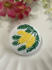 40mm【ハンドメイド 】ミモザ 刺繍ブローチ 手刺繍 立体刺繍 ブローチ 花刺繍 