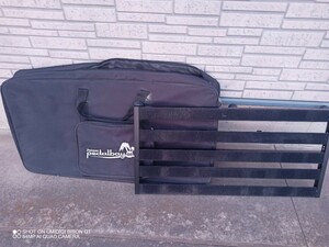 Palmer PEDALBAY 80Lightweight Variable Pedalboard with Protective Softcase