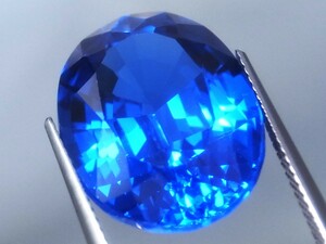 21.65ct 新品・スイスブルートパーズカラー・合成スピネル 発色効果有