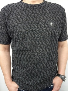 BeAmbition ビーアンビション　T20106　 Ｍ　 黒　 ユリワッペン 総柄 半袖Ｔシャツ　 B　 新品　 送料無料 50%OFF