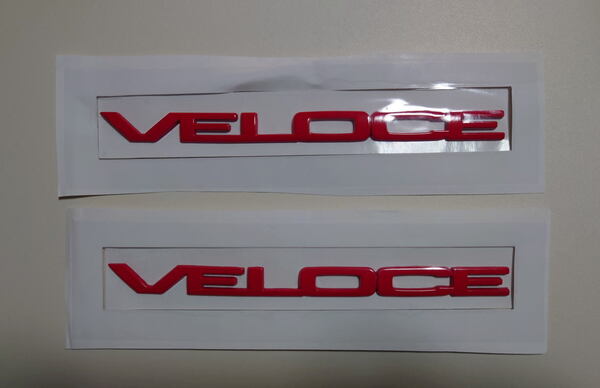 アルファロメオ 新型ジュリア(952) ステルヴィオ 向け 純正デザインタイプ 「VELOCE」バッジ 左右分セット 本体色:レッド